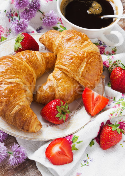 Knackig Frühstück Croissants Platte Tasse Kaffee Stock foto © saharosa