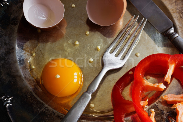 Rotto greggio uovo grande Foto d'archivio © saharosa