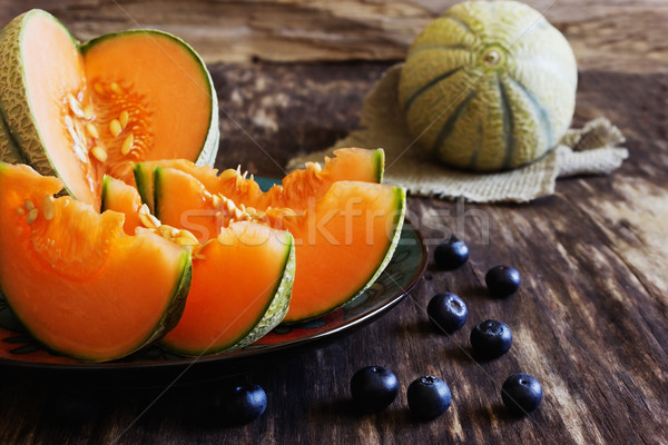 Melon tranches vieux table en bois santé Photo stock © saharosa