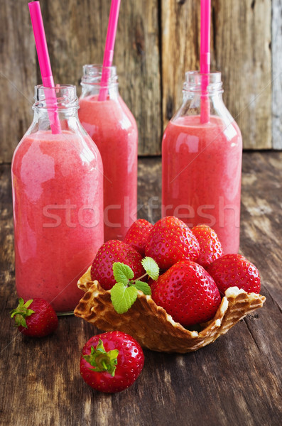草莓 冰沙 瓶 成熟 木 健康 商業照片 © saharosa