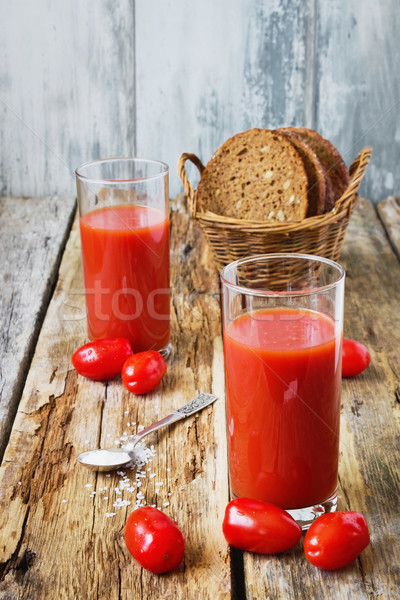 Vers tomatensap lang glas oude houten Stockfoto © saharosa