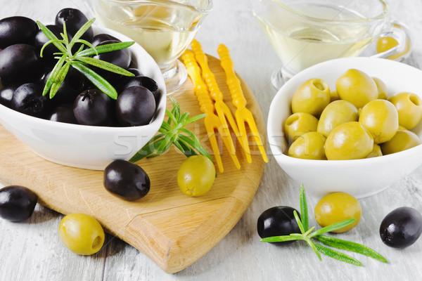 Stock photo: olives, rosemary and olive oil 