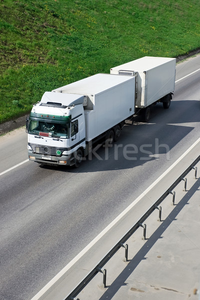 Stock fotó: Teherautó · fehér · autópálya · piros · sebesség · szállítás