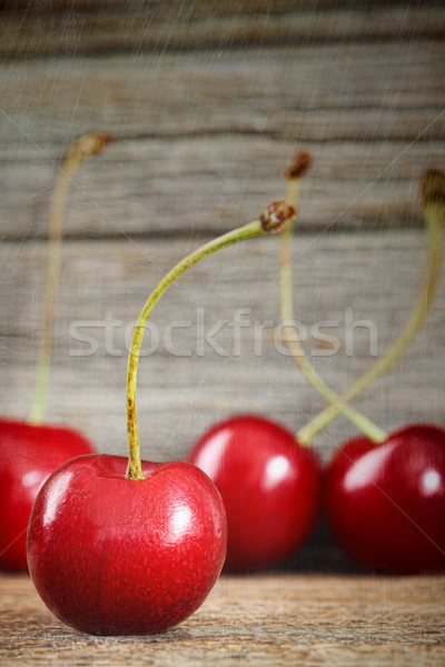 Rouge cerises grange bois vieux été [[stock_photo]] © Sandralise