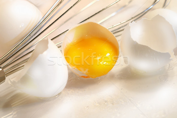 Pęknięty jaj żółtko powłoki zdrowia jaj Zdjęcia stock © Sandralise