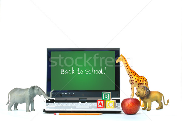 Zdjęcia stock: Laptop · biurko · zabawki · zwierząt · jabłko · biały