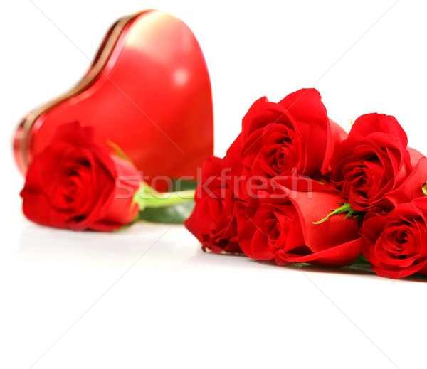 Rosas vermelhas caixa chocolate branco amor coração Foto stock © Sandralise