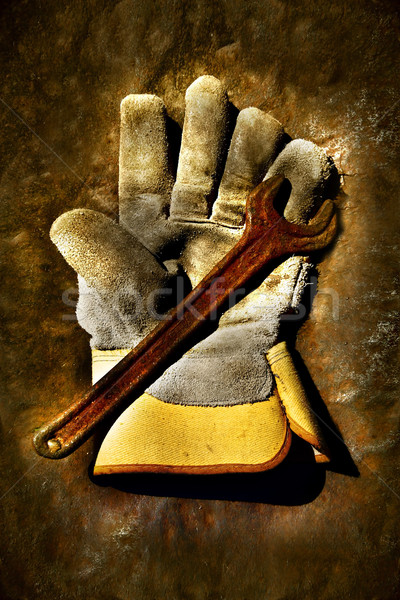 Utilizado trabajo guantes guante edad Rusty Foto stock © Sandralise