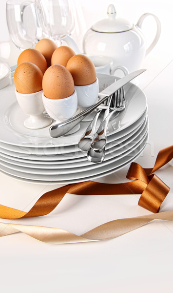 Maro ouă plăci Paşti mic dejun alb Imagine de stoc © Sandralise