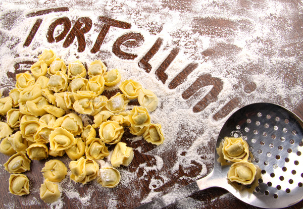 świeże surowy tortellini mąka kuchnia żywności Zdjęcia stock © Sandralise