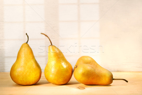 Stockfoto: Drie · peren · tabel · vruchten · oranje · groene