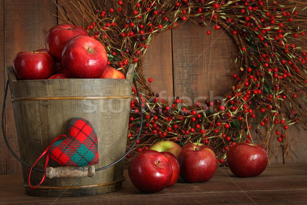 Pommes bois seau vacances rouge [[stock_photo]] © Sandralise