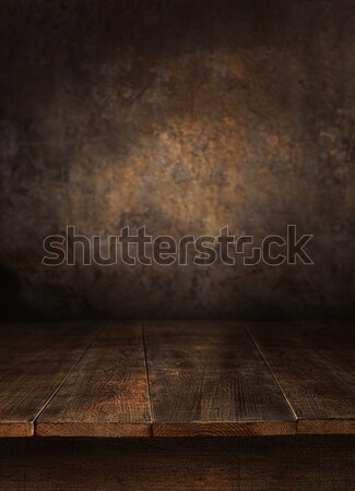 Masa de lemn vechi perete lumina spaţiu retro Imagine de stoc © Sandralise