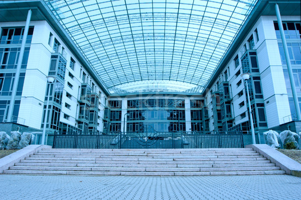 Openbare kantoorgebouw groene kleuren najaar gebouw Stockfoto © sapegina