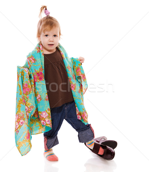 Drôle petite fille mères chaussures isolé [[stock_photo]] © sapegina