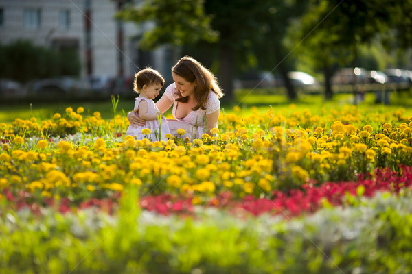 Boldog anya sétál lánygyermek park kint Stock fotó © sapegina