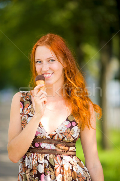 Stok fotoğraf: Kadın · yeme · dondurma · açık · havada
