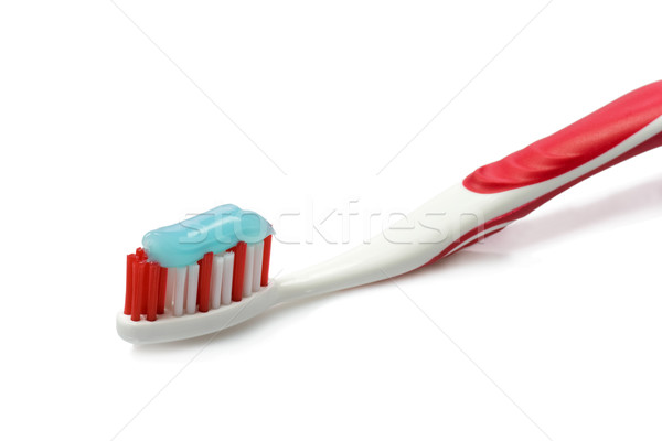 Foto stock: Atención · dental · rojo · cepillo · de · dientes · pasta · dentífrica · aislado · blanco