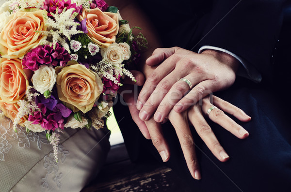 Recién casados mano boda hombre rosas anillo Foto stock © Sarkao