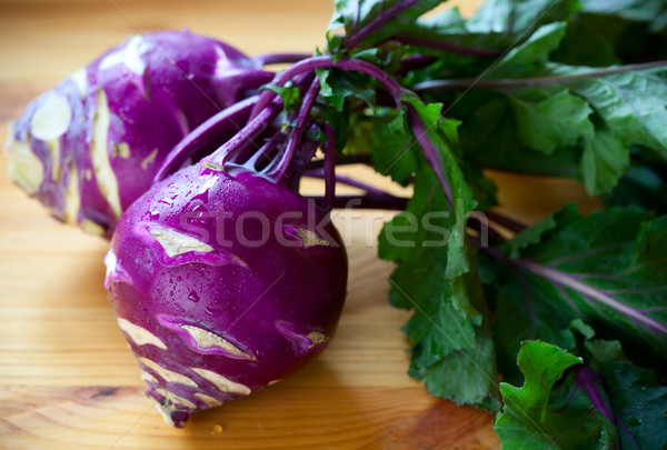 Pourpre fraîches laisse table en bois alimentaire vert [[stock_photo]] © sarsmis