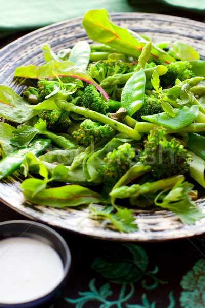 Salada brócolis vegetal primavera comida alface Foto stock © sarsmis