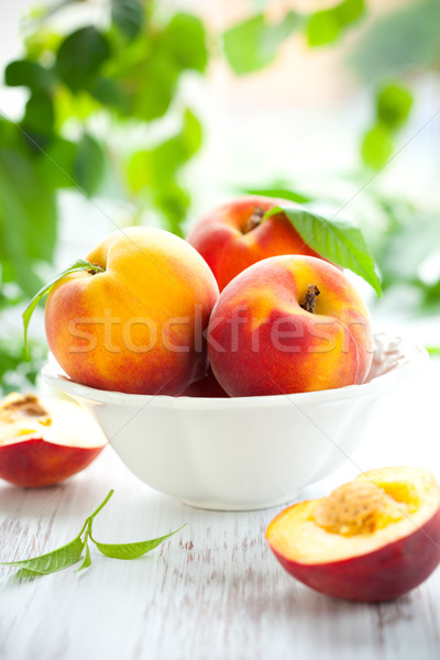 桃子 碗 新鮮 表 食品 葉 商業照片 © sarsmis