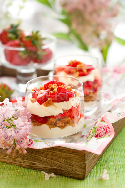 Zdjęcia stock: Truskawki · mascarpone · żywności · owoców · szkła · łyżka