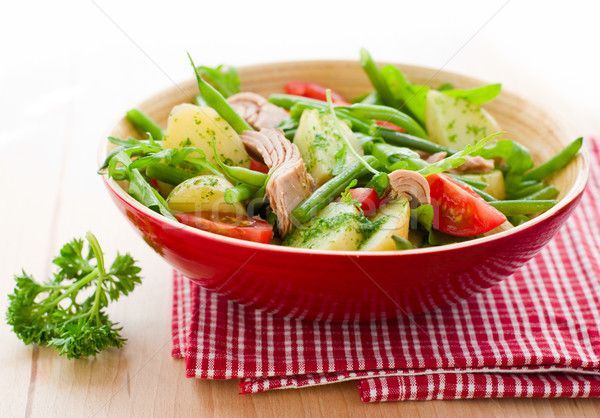 Cartof salata de ton pesto pansament alimente peşte Imagine de stoc © sarsmis
