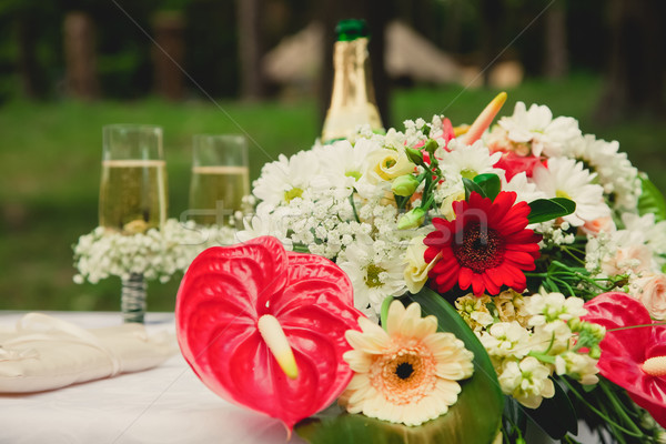 Cerimonia di nozze bella giardino spose bouquet champagne Foto d'archivio © sarymsakov