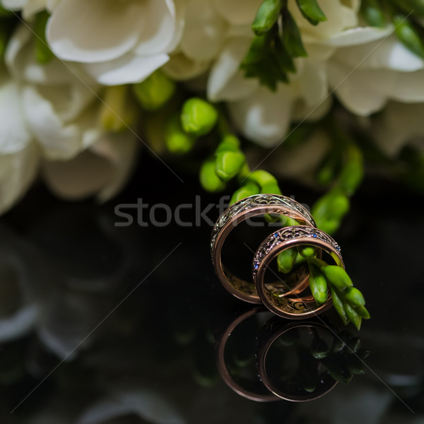 Zwei Trauringe Unendlichkeit Zeichen Liebe Bouquet Stock foto © sarymsakov