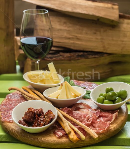 Verschillend Italiaans antipasti rode wijn selectieve aandacht glas Stockfoto © sarymsakov