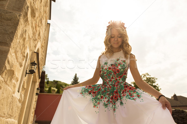 Porträt schönen Braut Hochzeitskleid Hochzeit Dekoration Stock foto © sarymsakov