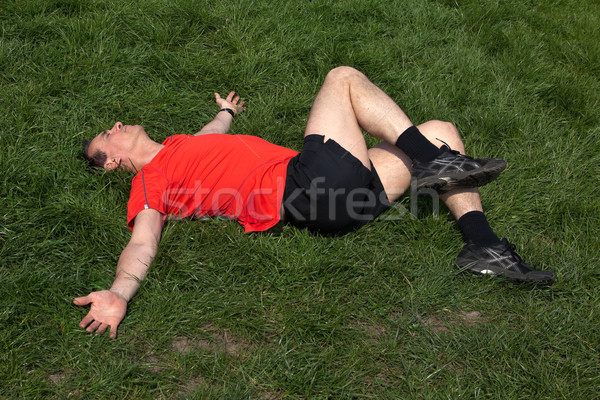 Férfi testmozgás nyújtás fű középső kor Stock fotó © scheriton