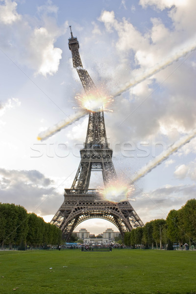 Meteorito chuveiro Torre Eiffel Paris fogo cidade Foto stock © sdecoret
