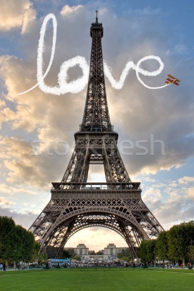 Amor Paris Torre Eiffel cidade sol coração Foto stock © sdecoret