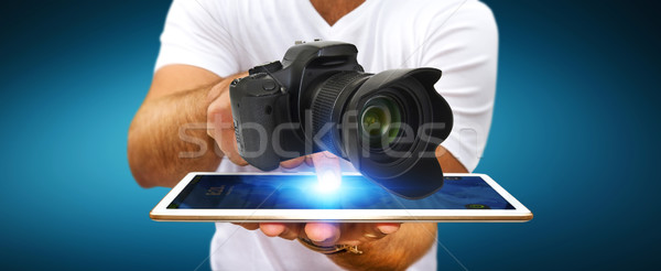 Młody człowiek nowoczesne kamery aparat cyfrowy cyfrowe Zdjęcia stock © sdecoret