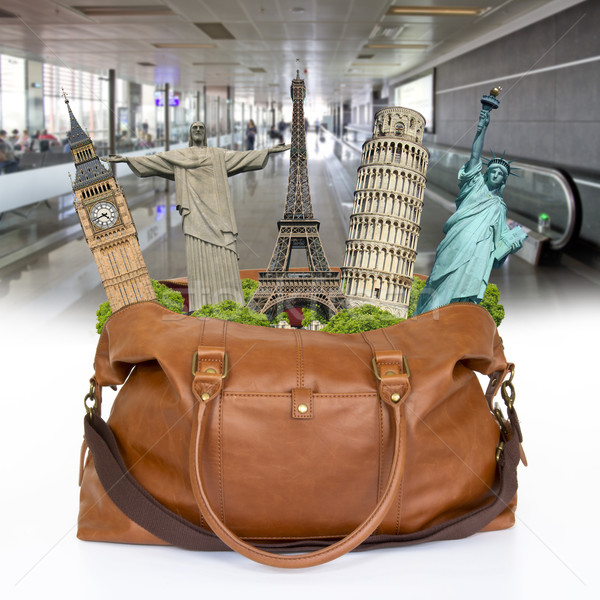 Illustration Voyage sac plein célèbre monuments [[stock_photo]] © sdecoret