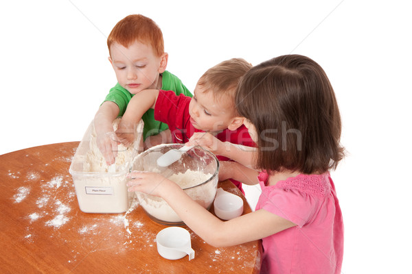 óvodás gyerekek készít rendetlenség konyha három Stock fotó © sdenness