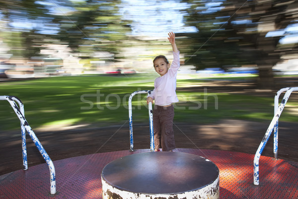 Foto stock: Nina · movimiento · rotonda · jóvenes · jugar