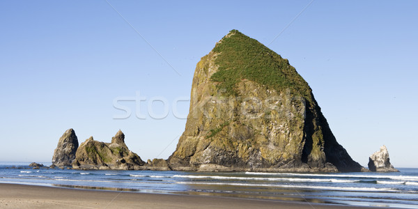 Stóg siana rock panorama armata plaży Oregon Zdjęcia stock © searagen