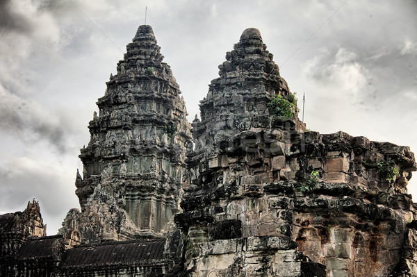 Doua towers Angkor Wat central stand dramatic Imagine de stoc © searagen