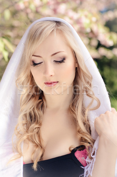 Voorjaar portret hoofddoek mooi meisje witte Stockfoto © seenad