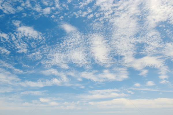 Nori Blue Sky primăvară lumina vară albastru Imagine de stoc © serg64