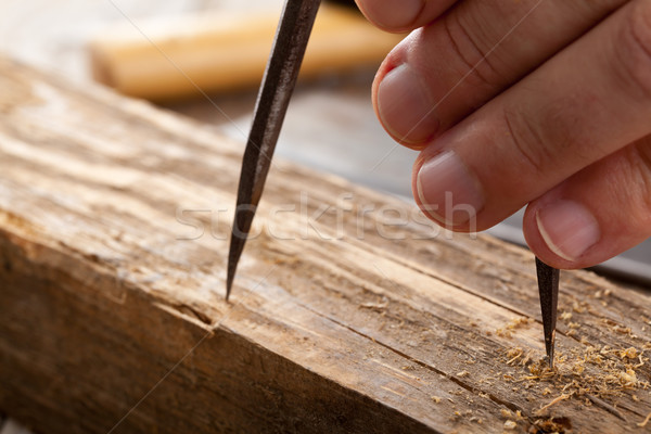 Rzemieślnik stolarz starych drewna ręce Zdjęcia stock © ShawnHempel