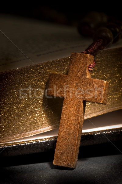 Rosario bible legno cross Foto d'archivio © ShawnHempel