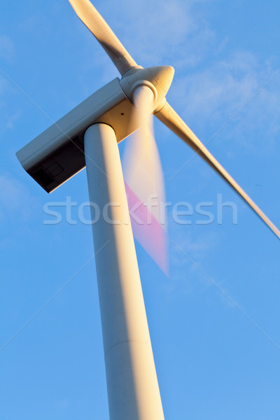 Molino de viento poder generador puesta de sol cielo azul naturaleza Foto stock © ShawnHempel