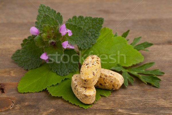 Stockfoto: Vitamine · pillen · kruiden · houten