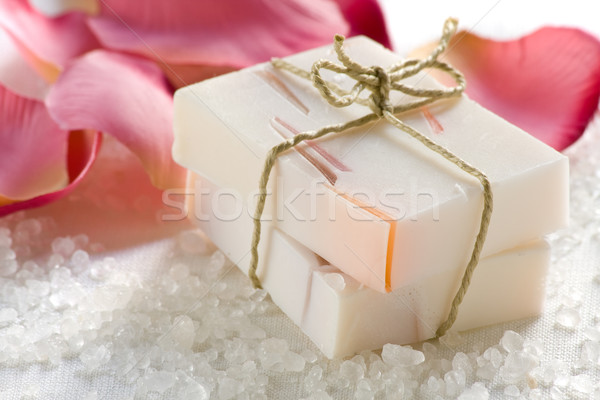 Foto stock: Rosa · perfumado · sabão · feito · à · mão · sal