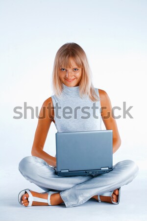 Szczęśliwy pracy uśmiechnięta kobieta kobieta posiedzenia skrzyżowanymi nogami Zdjęcia stock © shyshka