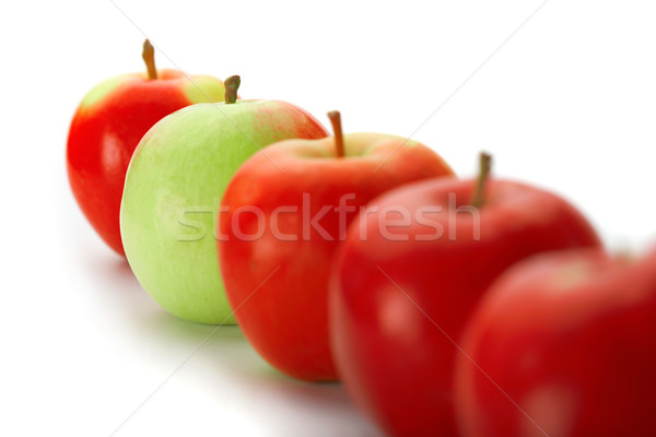 Groep Rood appels een groene voedsel Stockfoto © shyshka